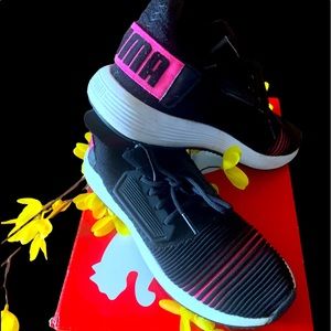 Puma Girls Sneakers Size 4.5